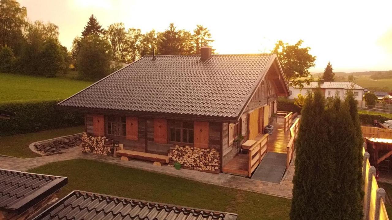 Chalet Am Oelberg Mit Badefass Und Altholzsauna