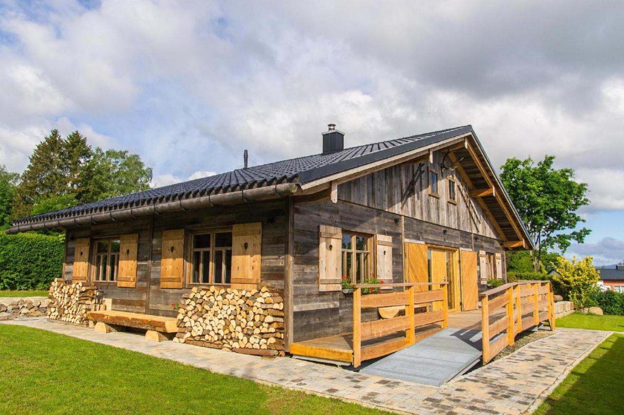 Chalet Am Oelberg Mit Badefass Und Altholzsauna